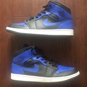 Air Jordan 1 Mid Hyper Royal